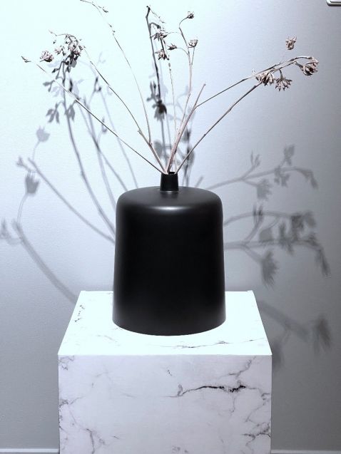 Cardboard side table | stool | nightstand in White Marble print. For homestaging, Styling, Pop-Up stores, expo, trade fair, retail display, (POS display) and more! With insertionflap closure.