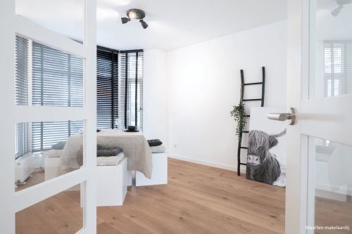 Cubiqz cardboard lightweight dinner table in color white with a satin finish.