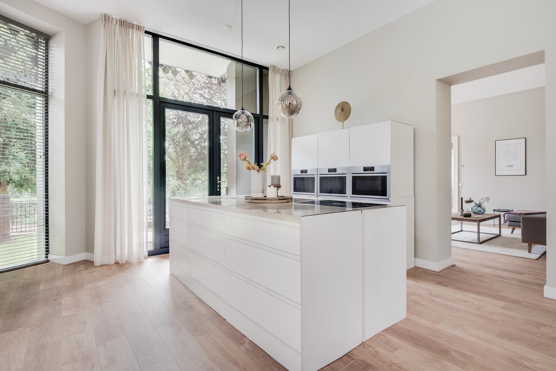 Картонена кухня Cubiqz със съвременни линии и подобрено напасване